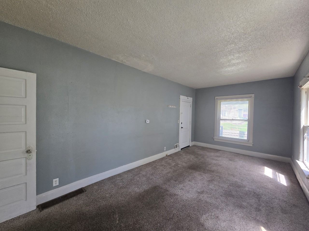 408 Locust St #1 - Photo 3 of 16