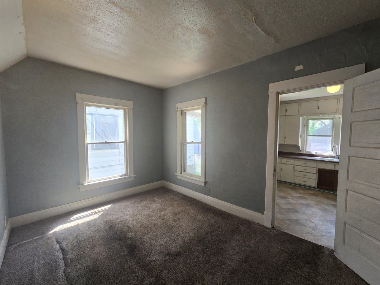 408 Locust St #1 - Photo 5 of 16