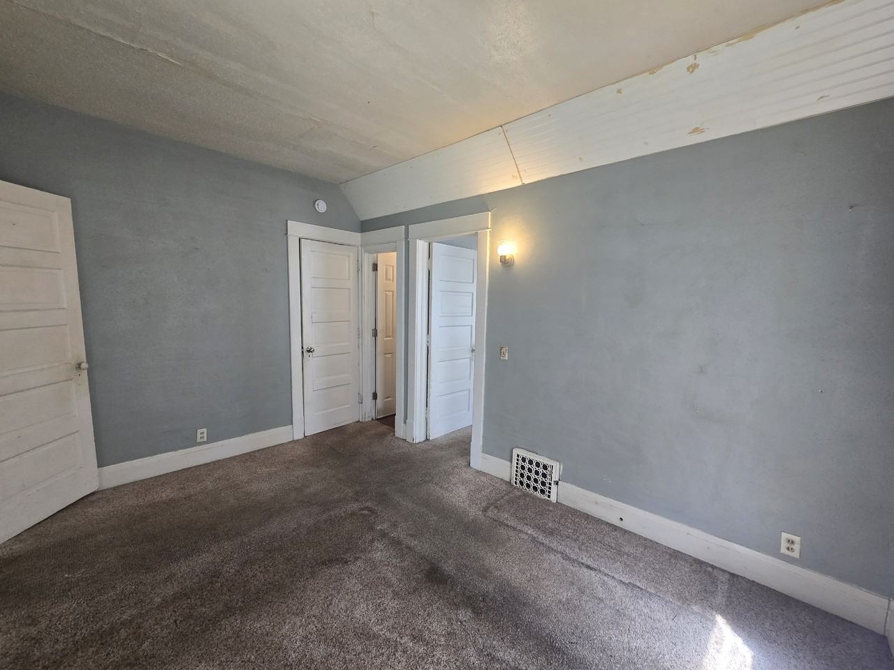 408 Locust St #1 - Photo 7 of 16