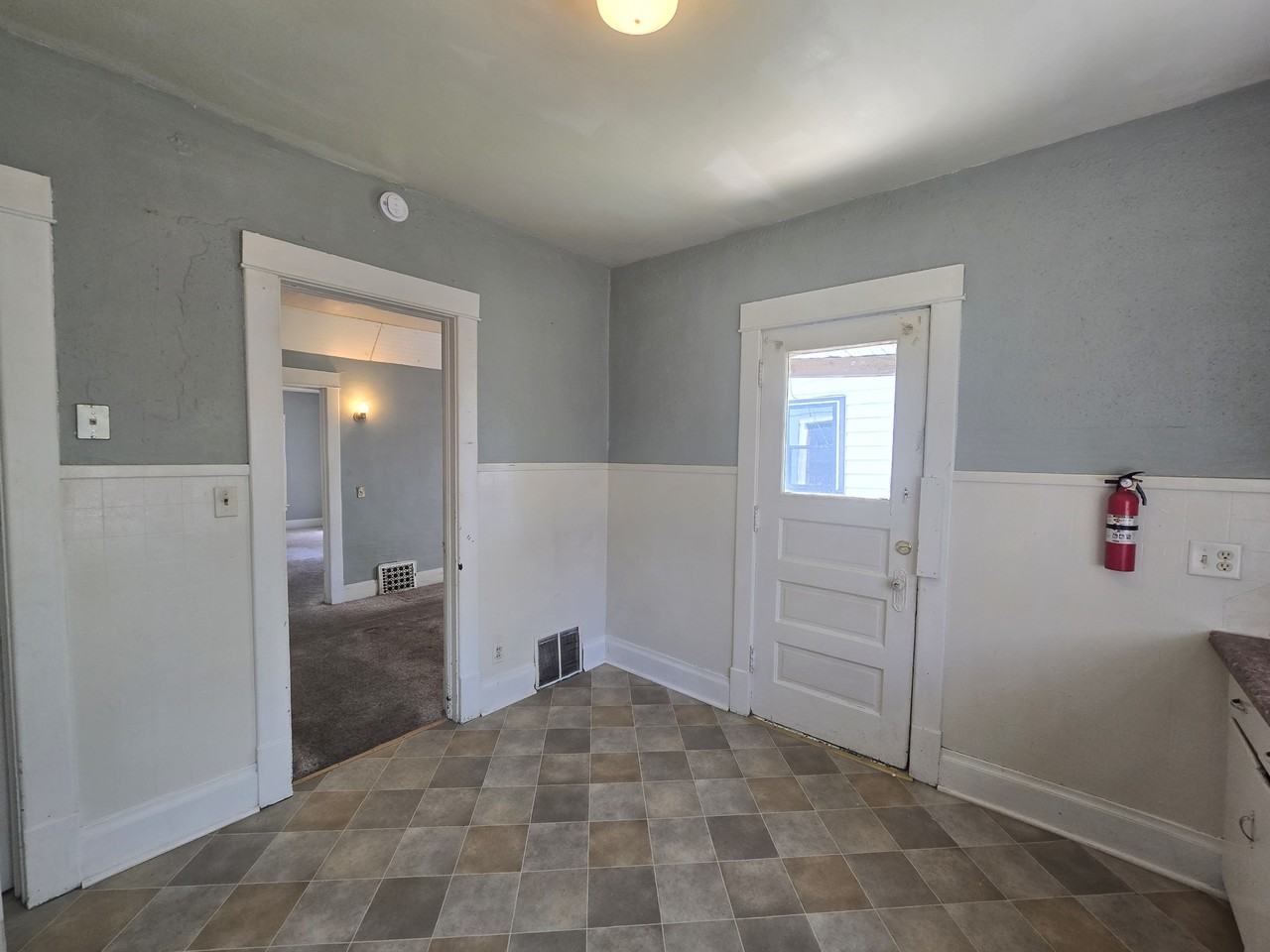 408 Locust St #1 - Photo 3 of 16