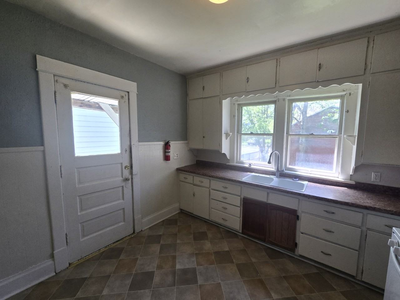 408 Locust St #1 - Photo 4 of 16