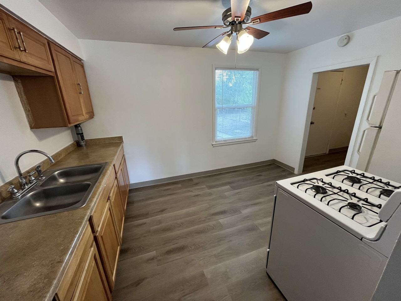 904 Sheridan Blvd - Photo 7 of 15