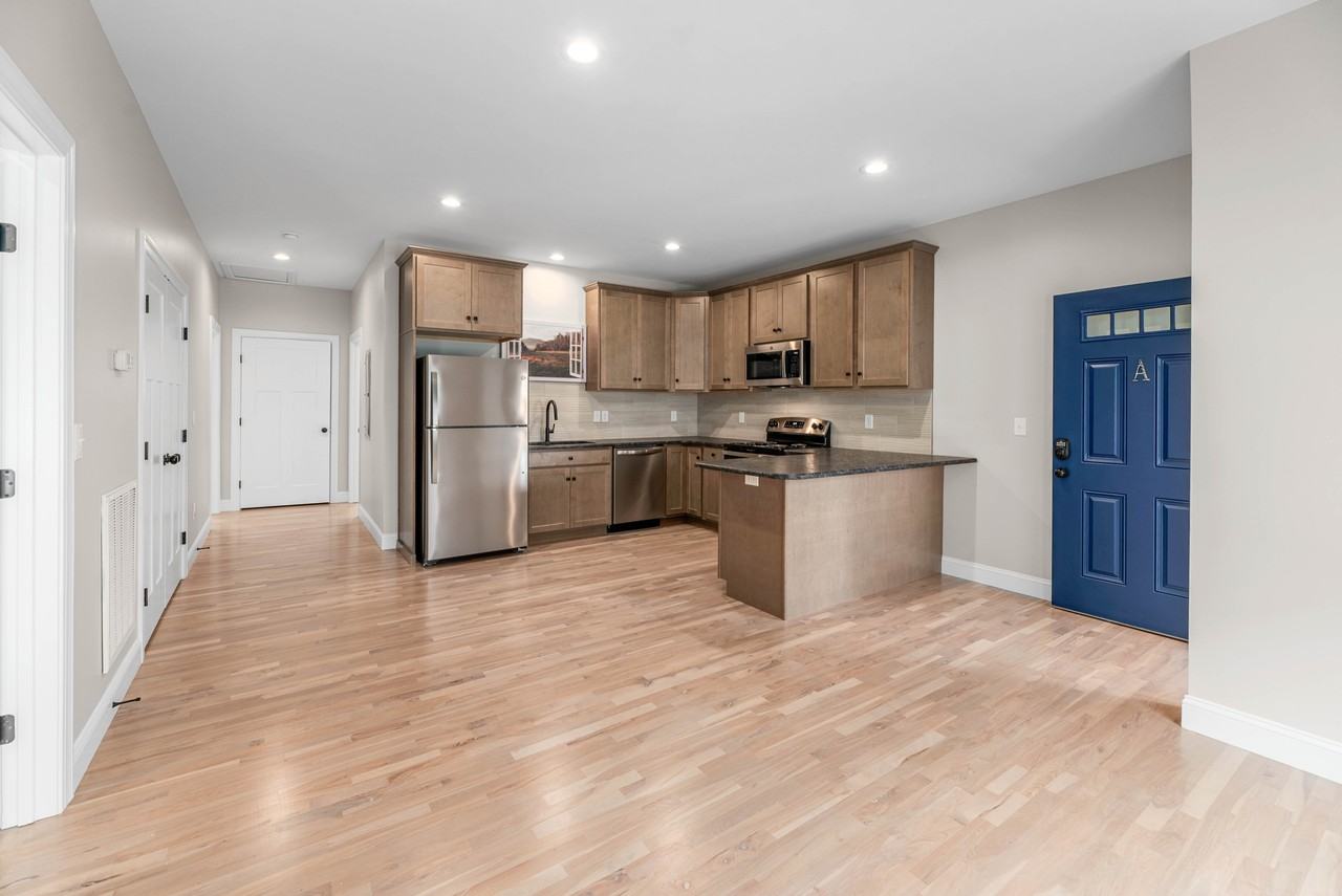 160A Warwick St #1 - Photo 4 of 34
