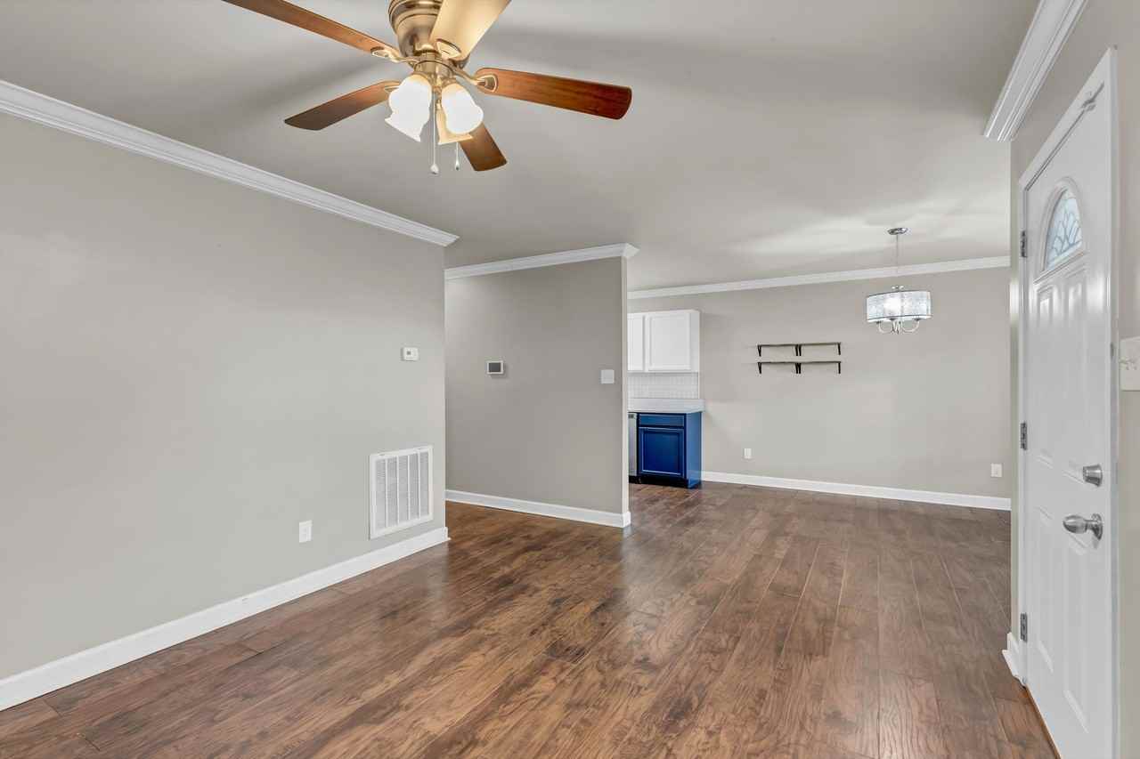 219 W Watt St #1 - Photo 5 of 24