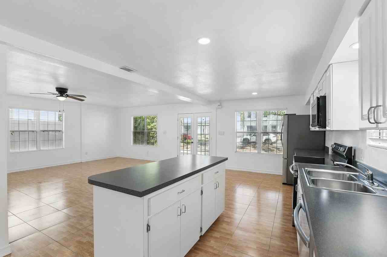 820 Altaloma Ave #1 - Photo 5 of 20