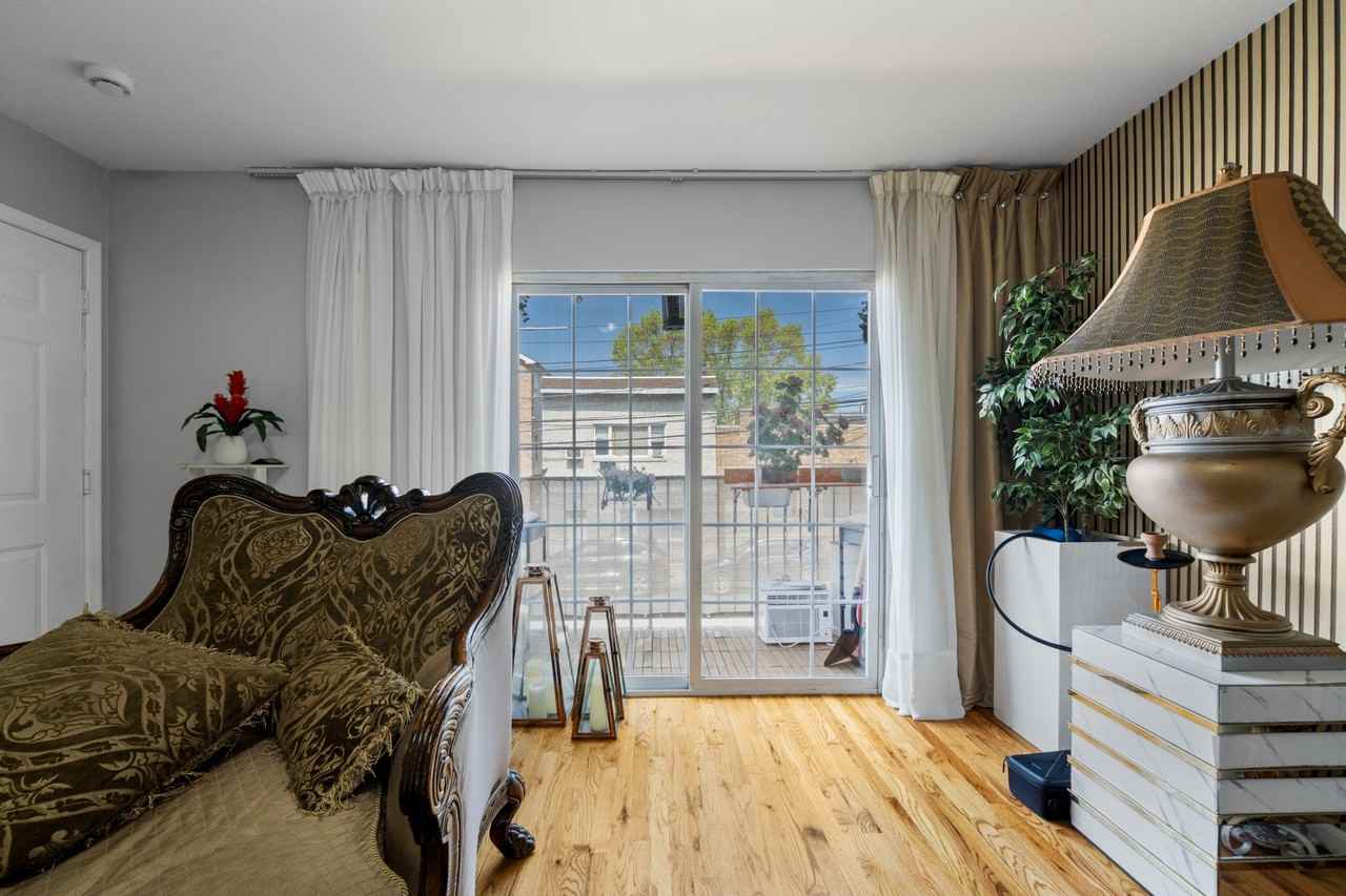 587 70th St #2 - Photo 2 of 10