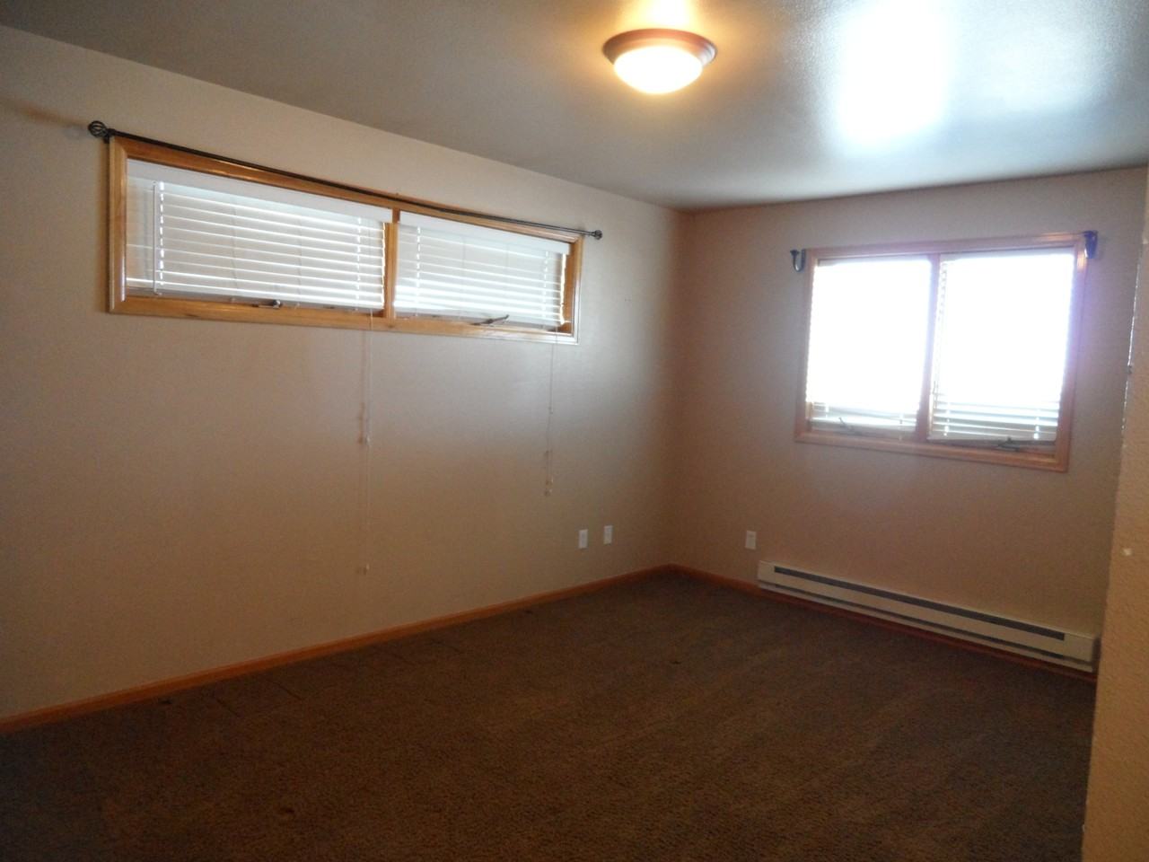 1409 Thaxton Ct #1 - Photo 4 of 6