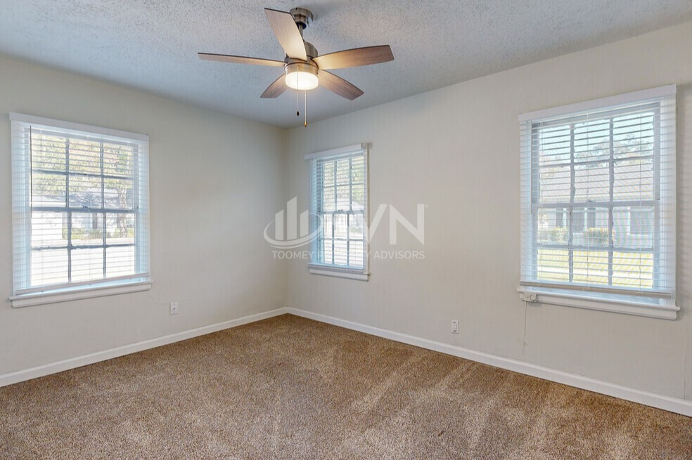 1601 Neshota DrUnit 37 #37 - Photo 4 of 17