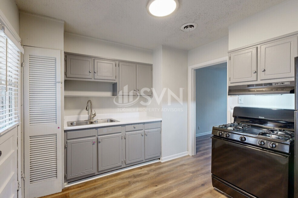 1601 Neshota DrUnit 37 #37 - Photo 6 of 17