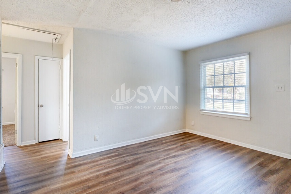 1601 Neshota DrUnit 37 #37 - Photo 7 of 17