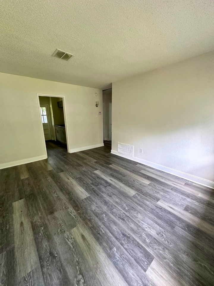 1601 Neshota DrUnit 19 #19 - Photo 3 of 13