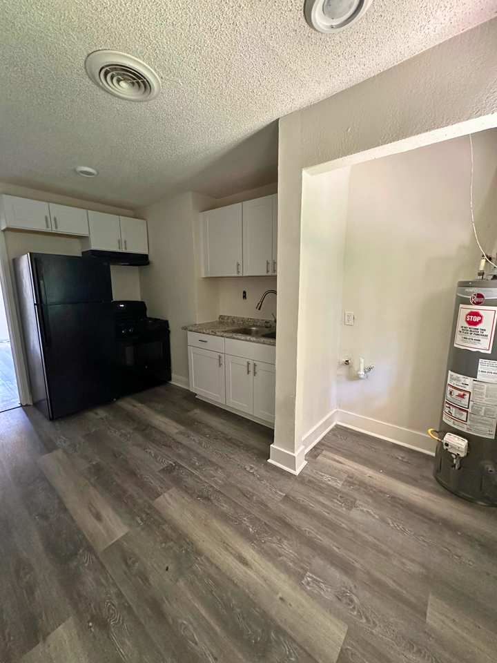 1601 Neshota DrUnit 86 #86 - Photo 2 of 13