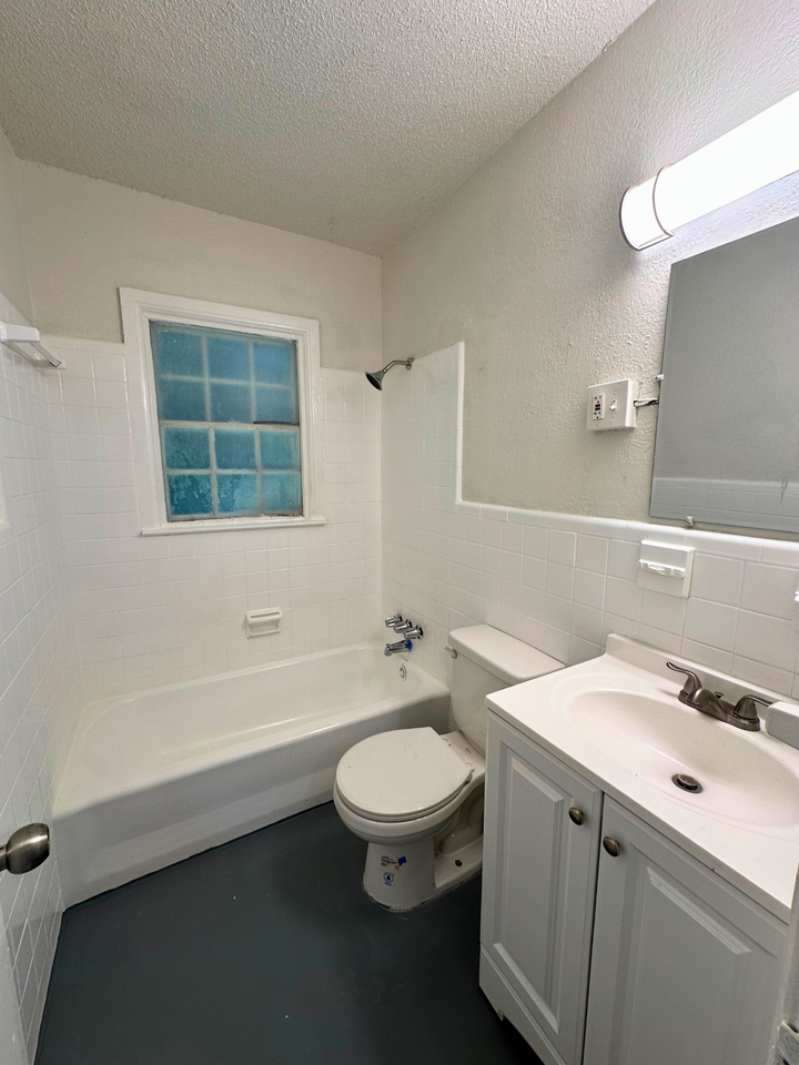 1601 Neshota DrUnit 86 #86 - Photo 4 of 13