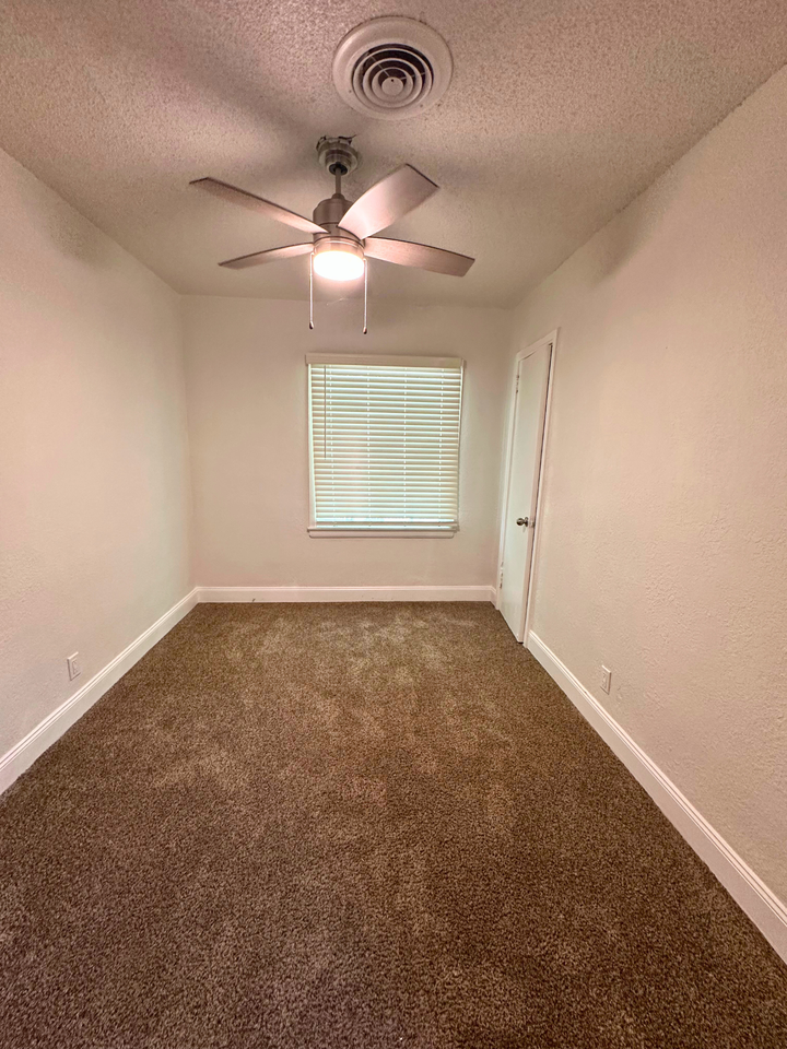 1601 Neshota DrUnit 86 #86 - Photo 5 of 13