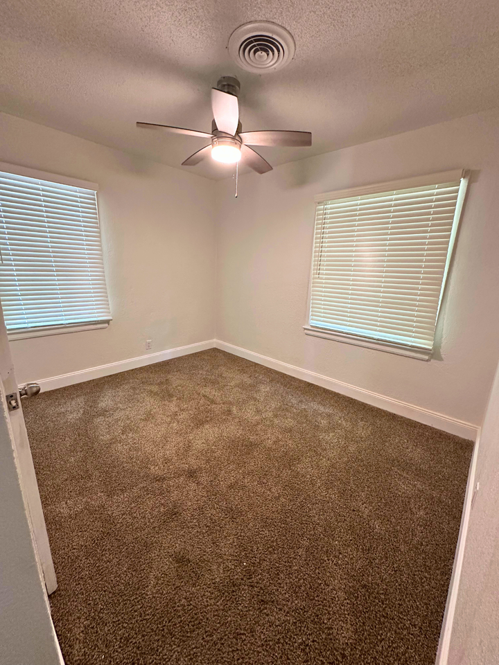 1601 Neshota DrUnit 86 #86 - Photo 6 of 13