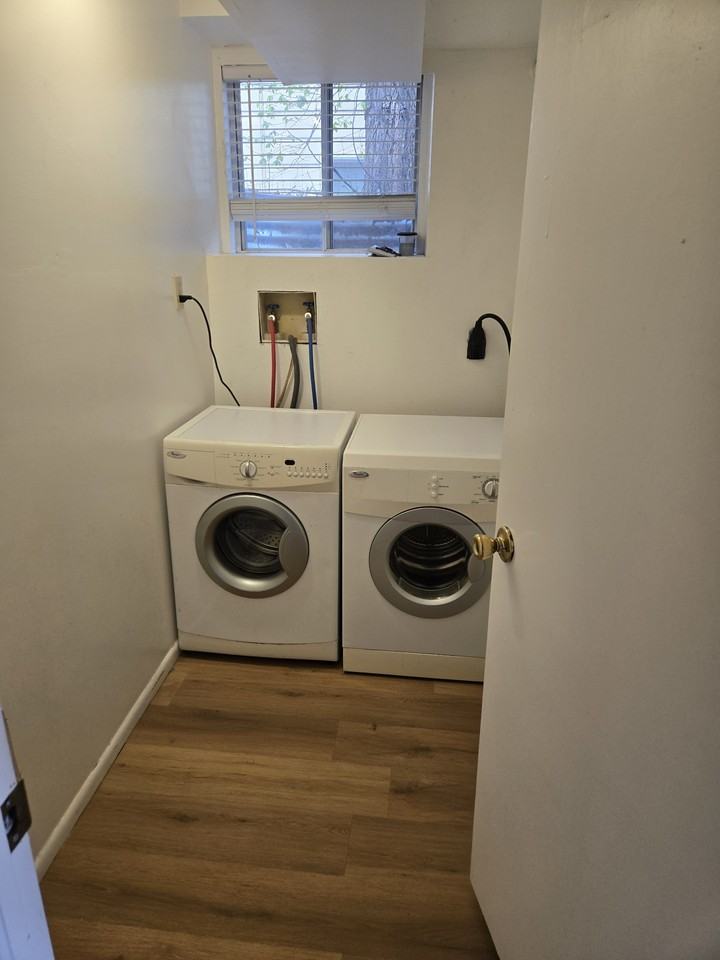 624 Endicott St Lowr - Photo 4 of 9