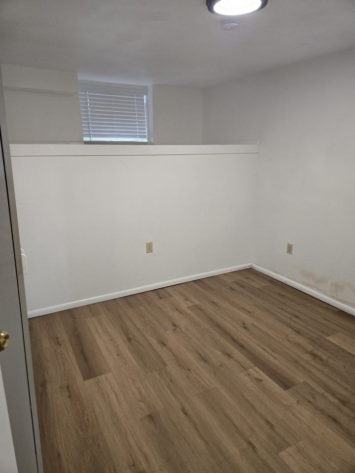 624 Endicott St Lowr - Photo 7 of 9
