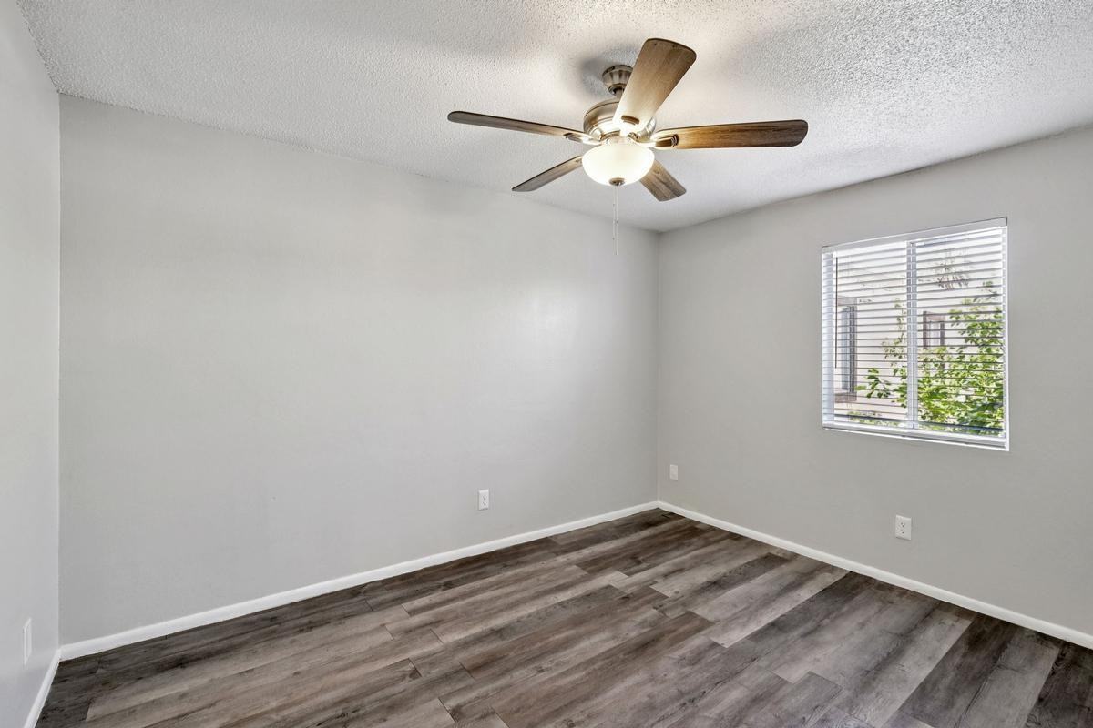 4235 N 35th Ave - Photo 3 of 19