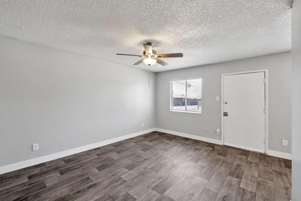 4235 N 35th Ave - Photo 4 of 19