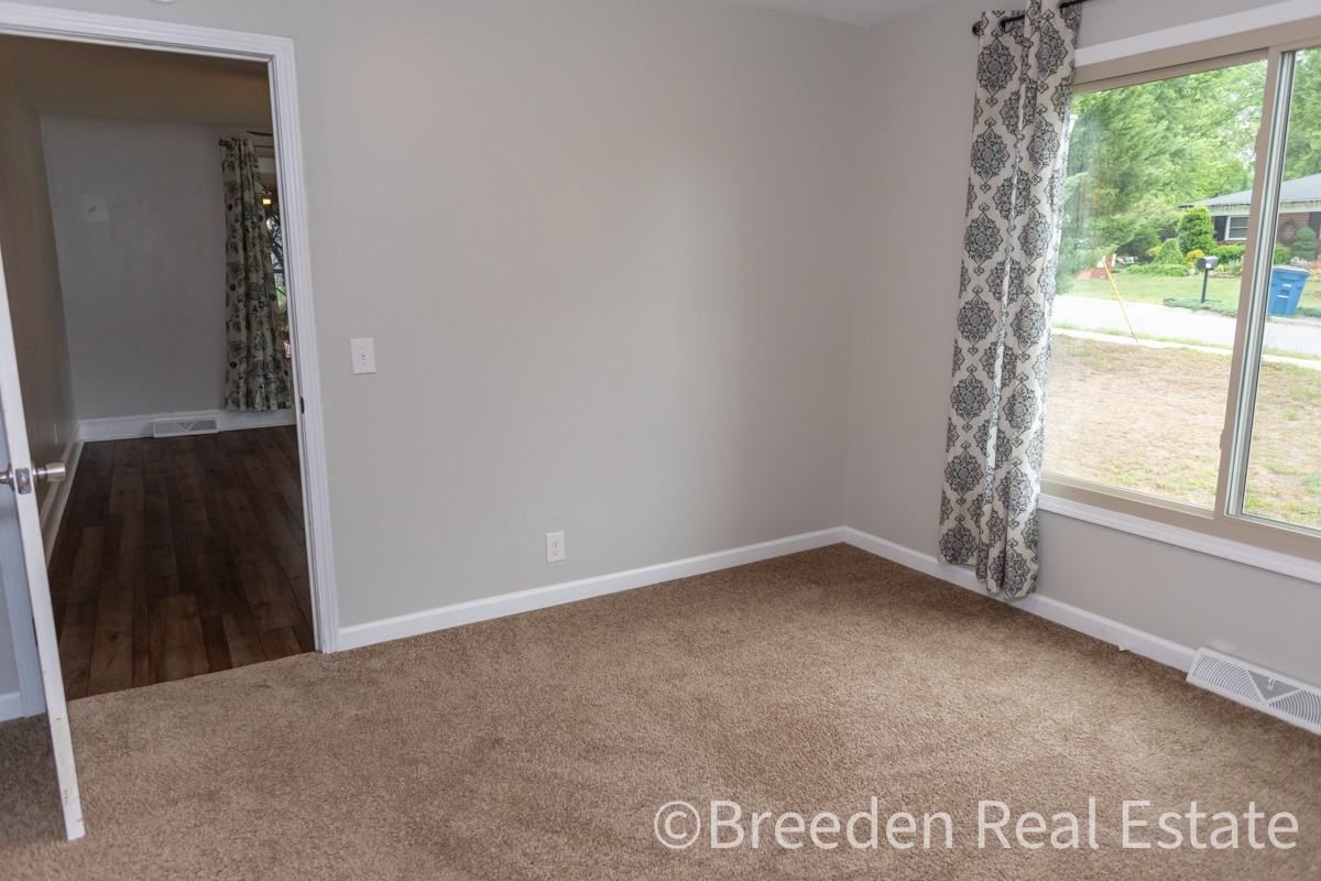 112 Woodman St #1 - Photo 5 of 11