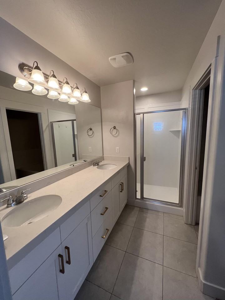 822 E 380 S #1 - Photo 7 of 15