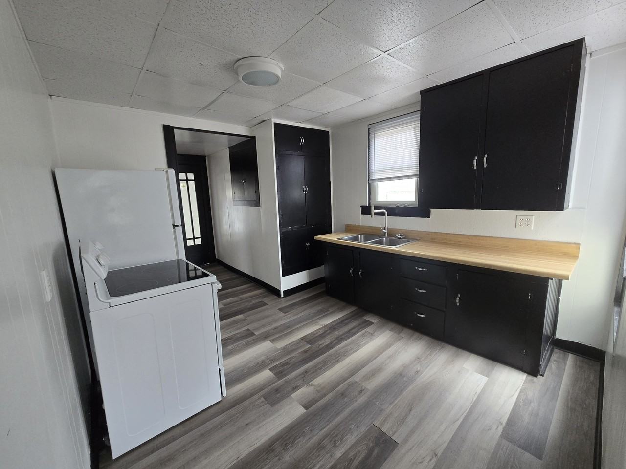 303 S Dudley St - Photo 3 of 9