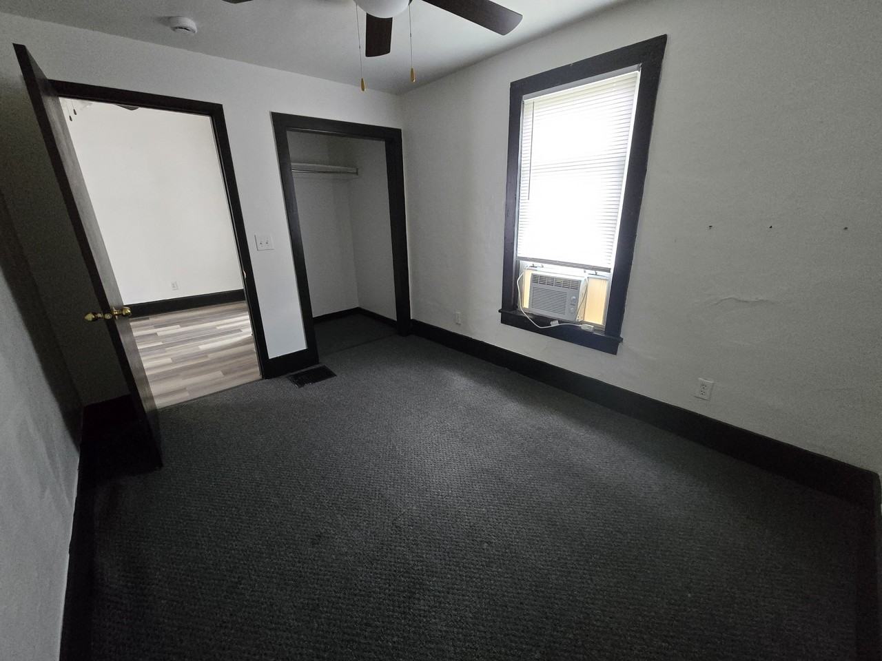 303 S Dudley St - Photo 4 of 9