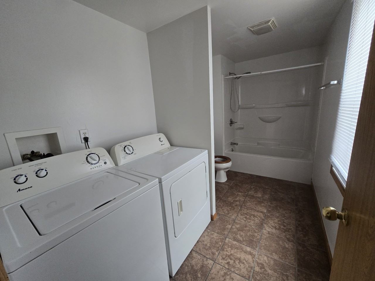 303 S Dudley St - Photo 5 of 9