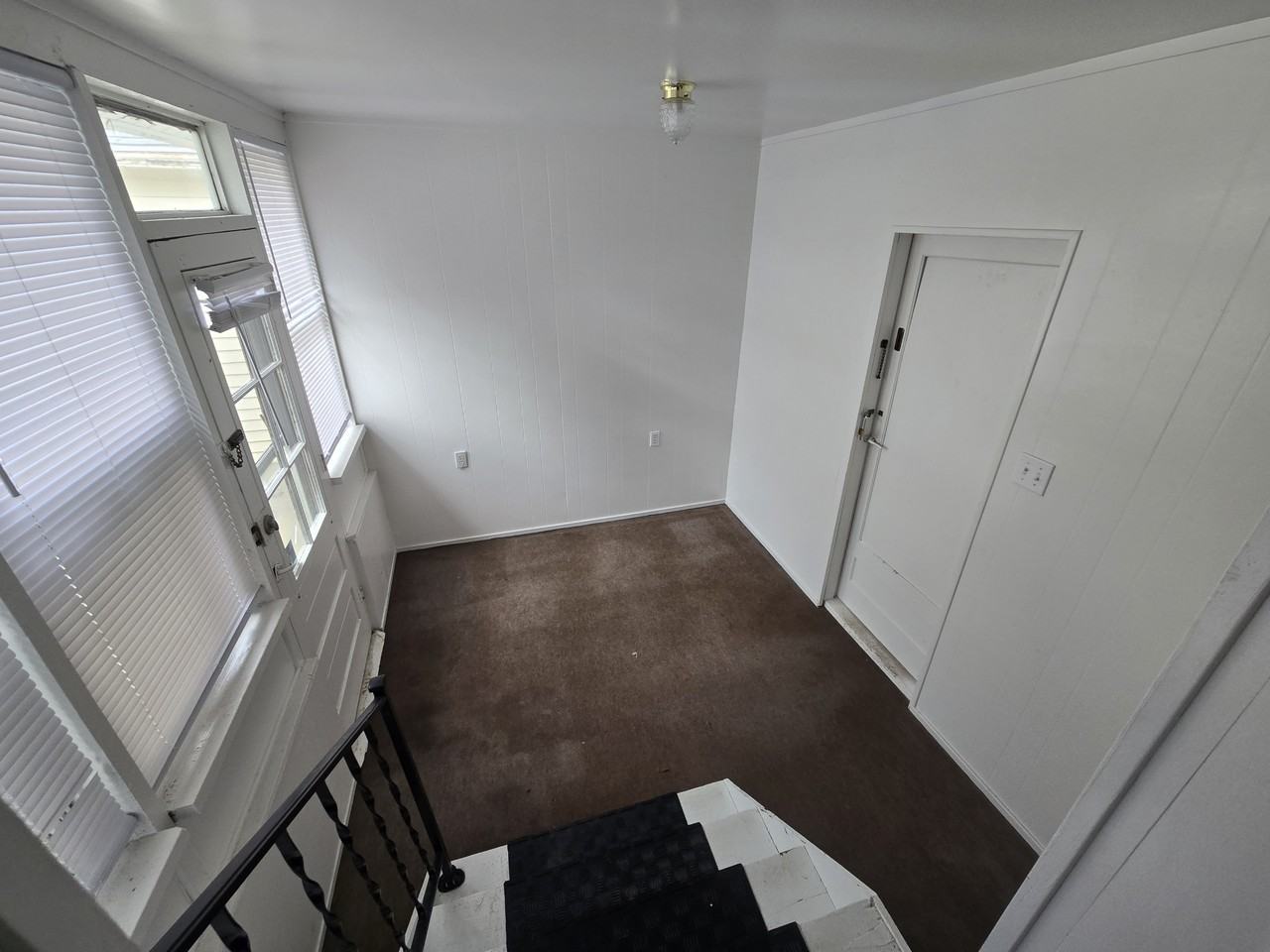 303 S Dudley St - Photo 6 of 9