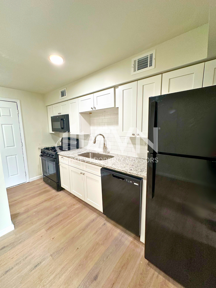 1033 Adair Ave #1033-3 - Photo 2 of 10