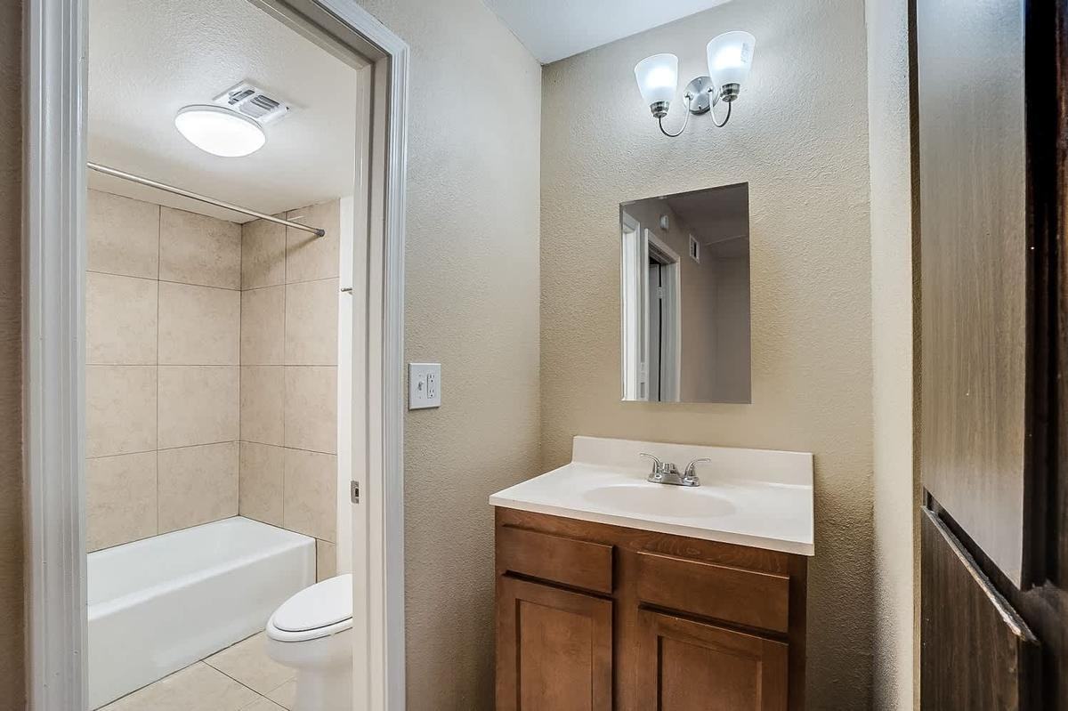2929 N 36th St Apt 1 - Photo 4 of 15