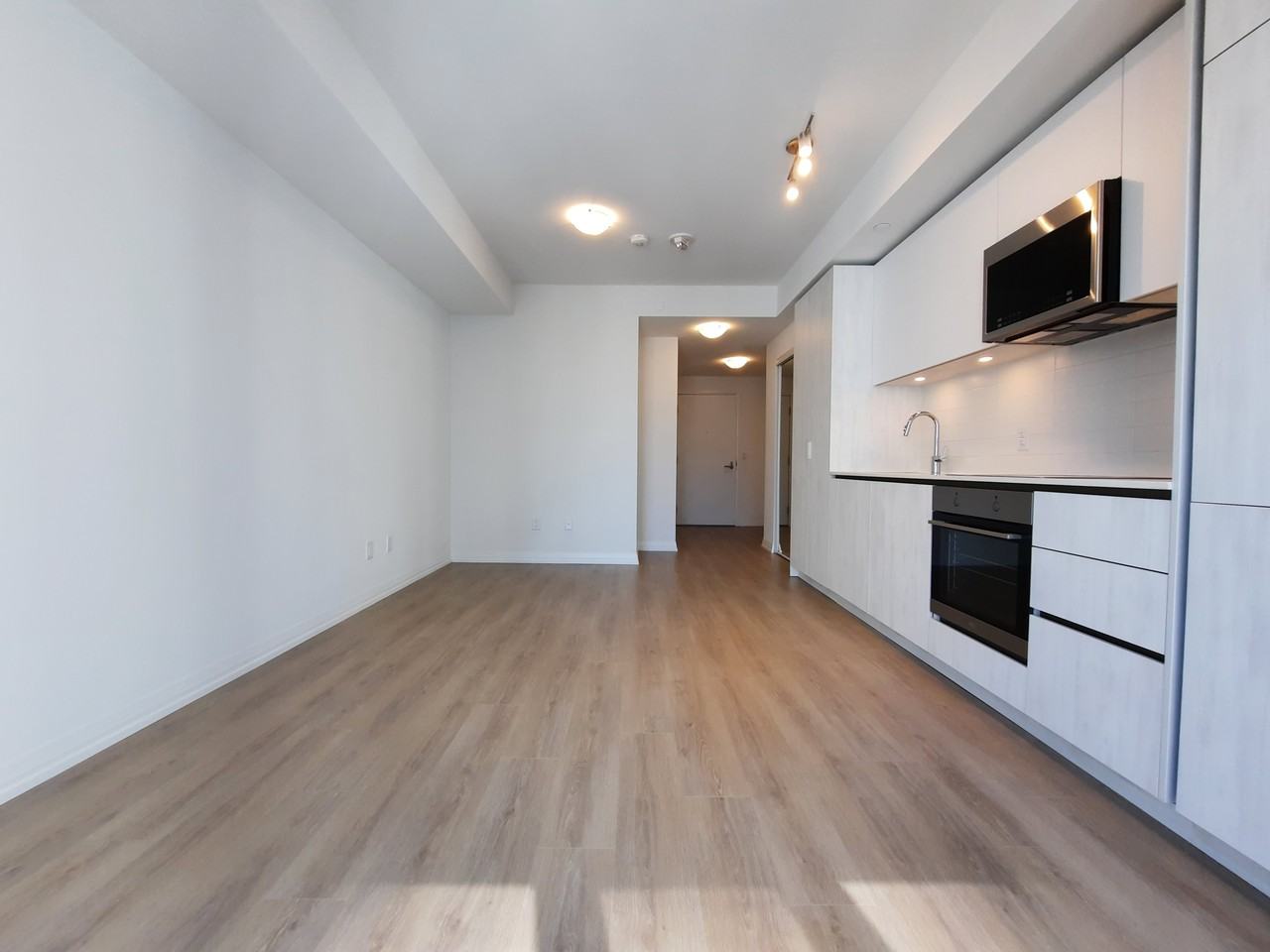8 Widmer Street - Photo 5 of 26