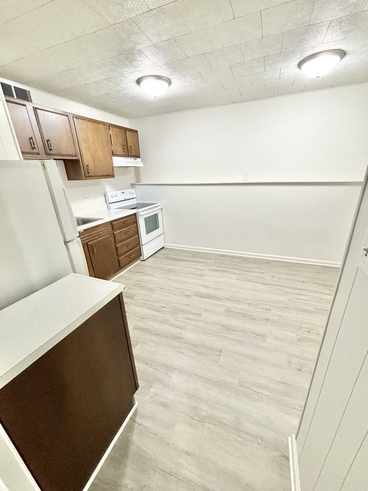 1644 W Adams St #3 - Photo 2 of 10