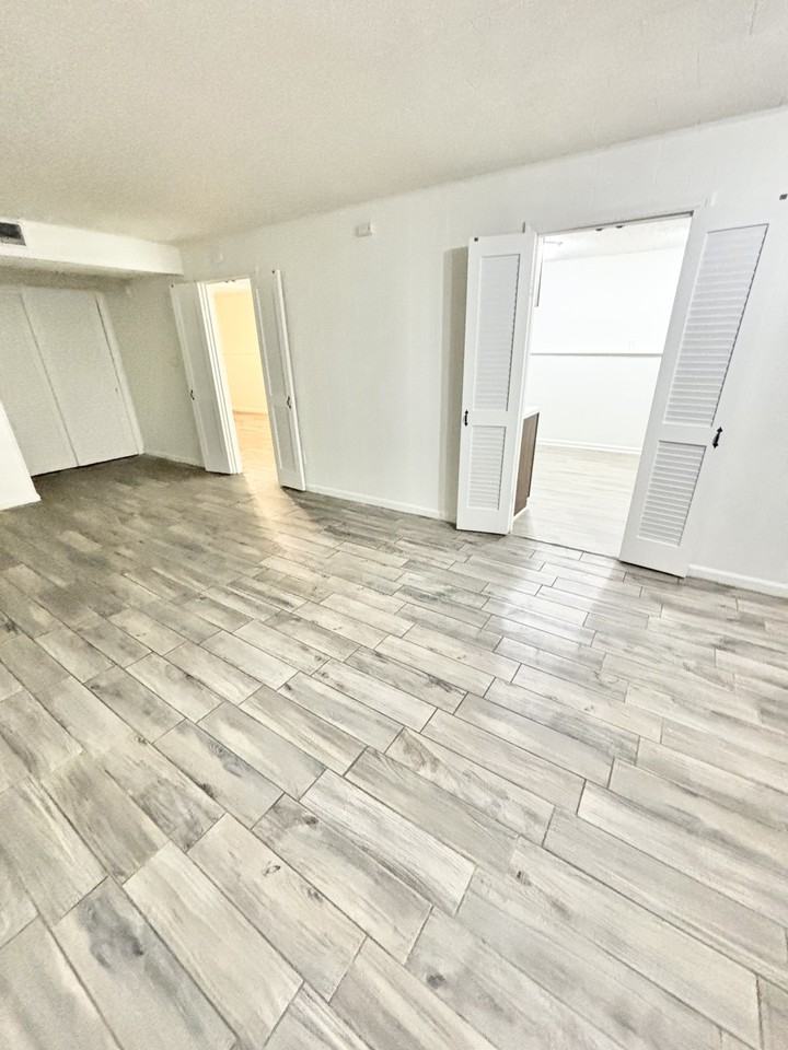 1644 W Adams St #3 - Photo 4 of 10