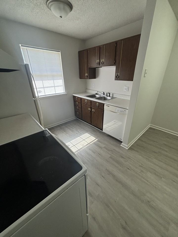 1644 W Adams St #1 - Photo 2 of 9