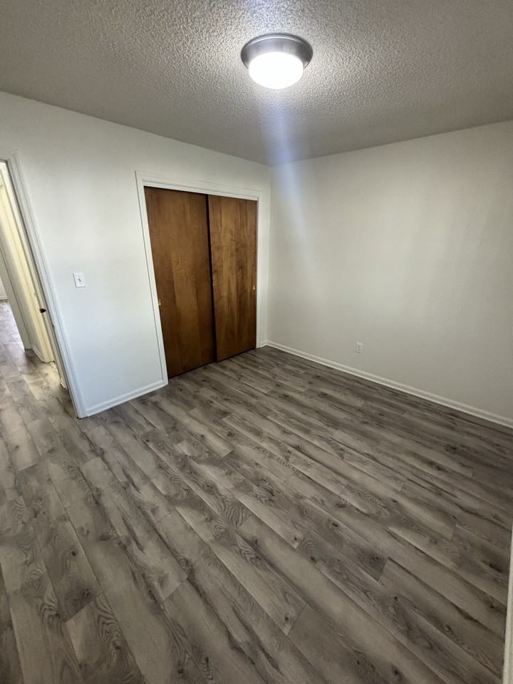 1644 W Adams St #1 - Photo 4 of 9