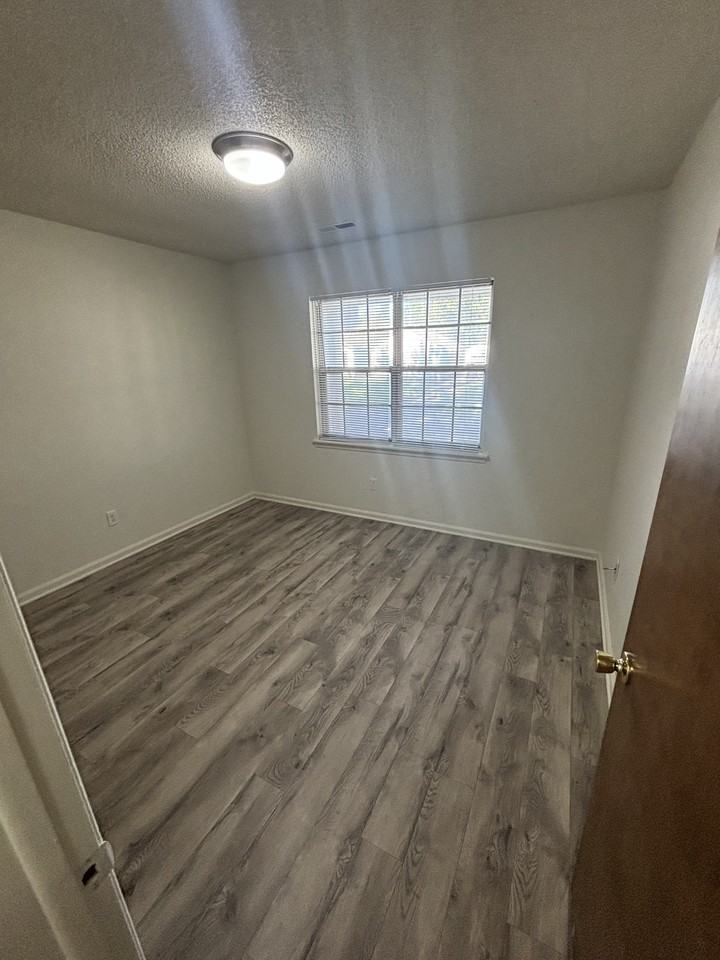 1644 W Adams St #1 - Photo 5 of 9