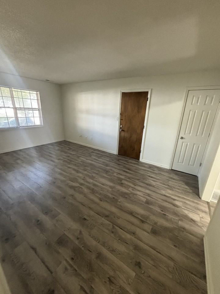 1644 W Adams St #1 - Photo 6 of 9