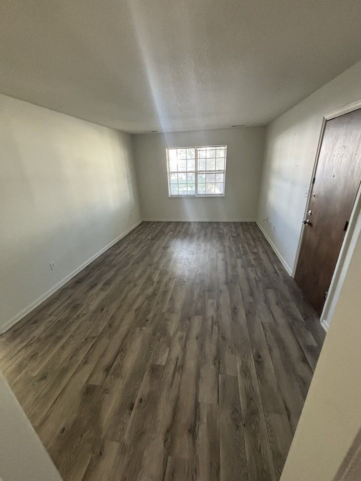 1644 W Adams St #1 - Photo 7 of 9