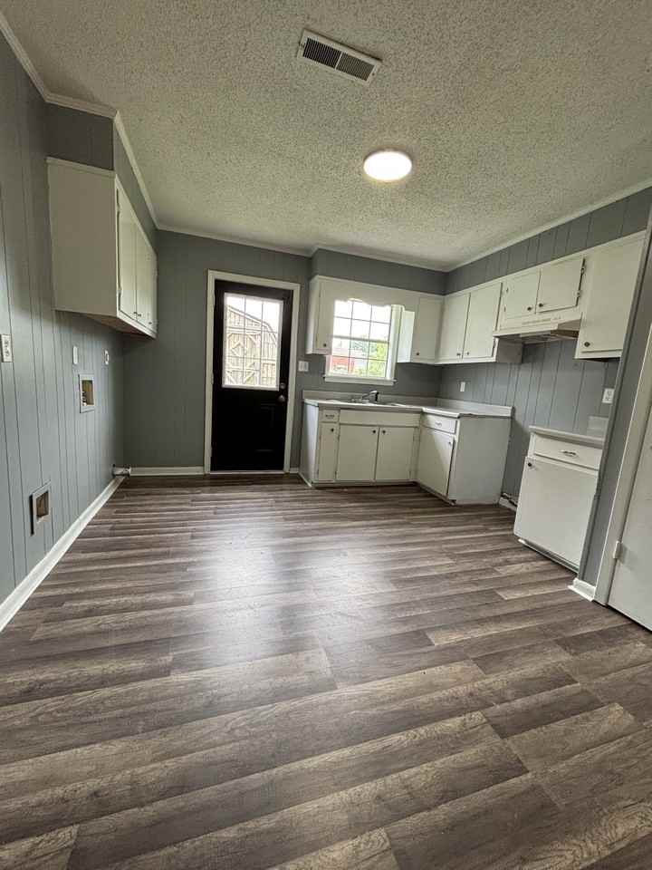 216 College St #1 - Photo 2 of 6