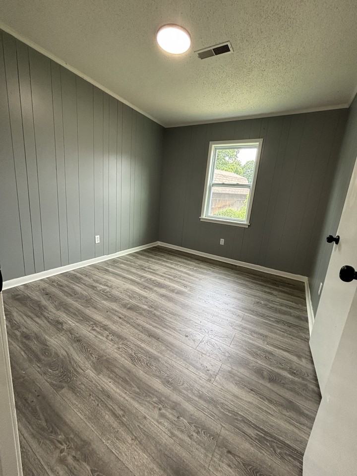 216 College St #1 - Photo 4 of 6