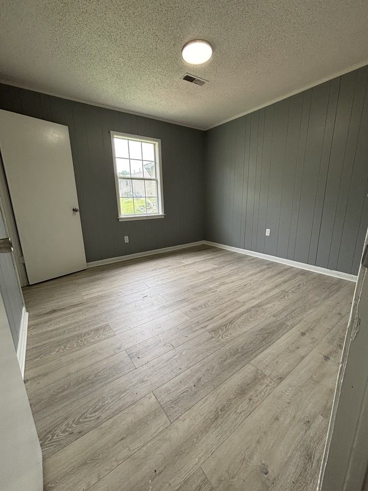 216 College St #1 - Photo 5 of 6