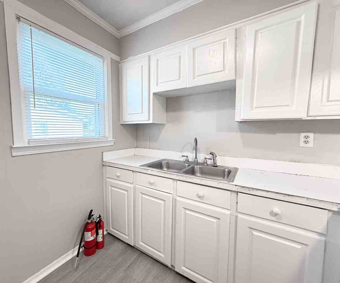 1446 Francis Marion Rd #1 - Photo 5 of 15