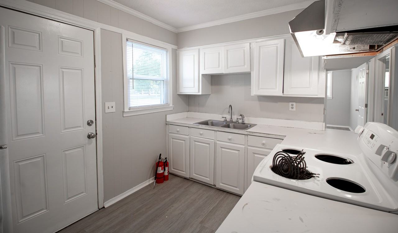 1446 Francis Marion Rd #1 - Photo 3 of 15