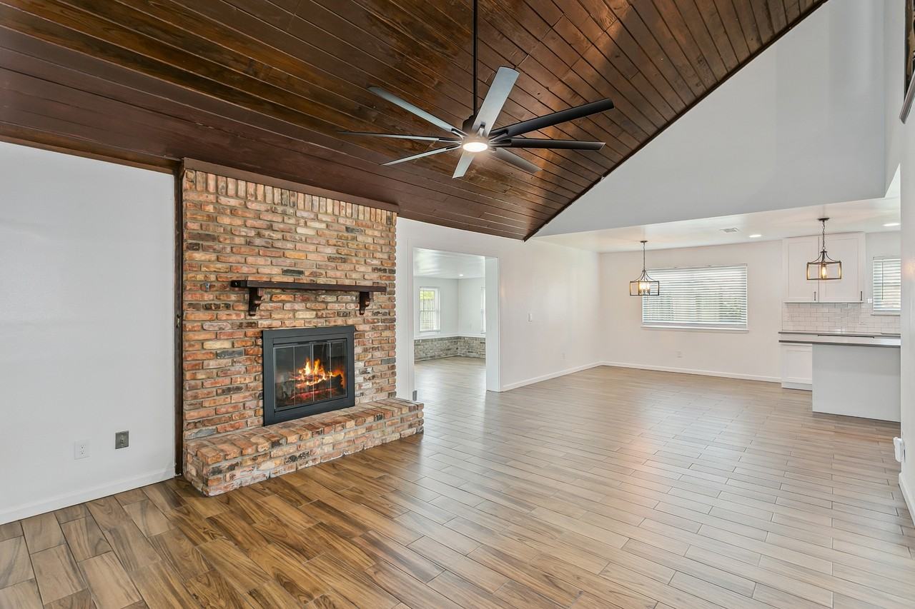 470 Brian Cir #1 - Photo 3 of 10