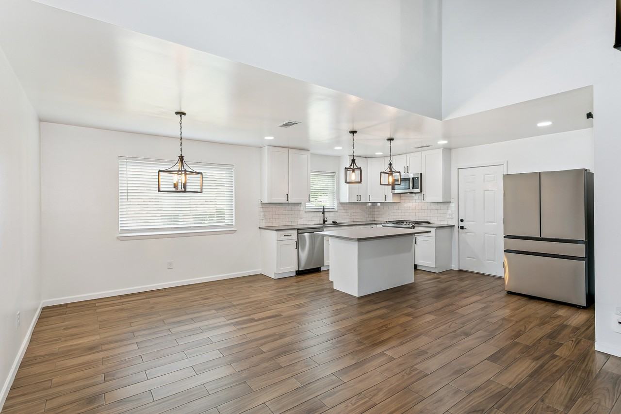 470 Brian Cir #1 - Photo 4 of 10