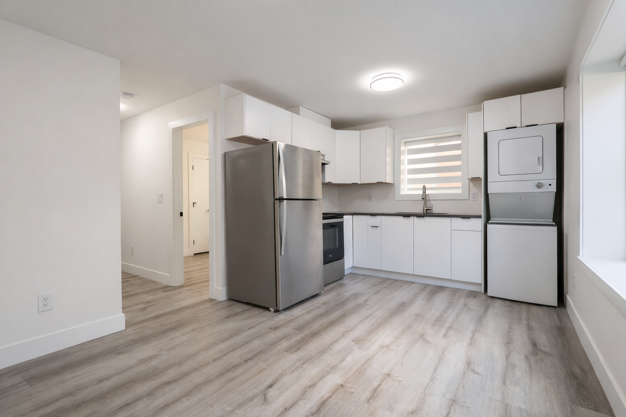 1675 167 St Bsmt #BS - Photo 2 of 12