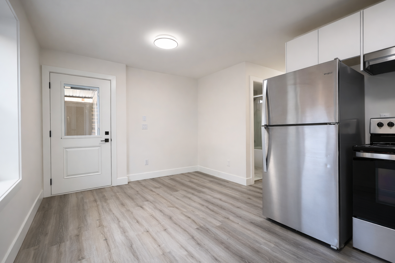 1675 167 St Bsmt #BS - Photo 3 of 12