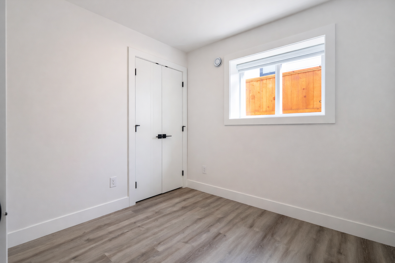 1675 167 St Bsmt #BS - Photo 4 of 12