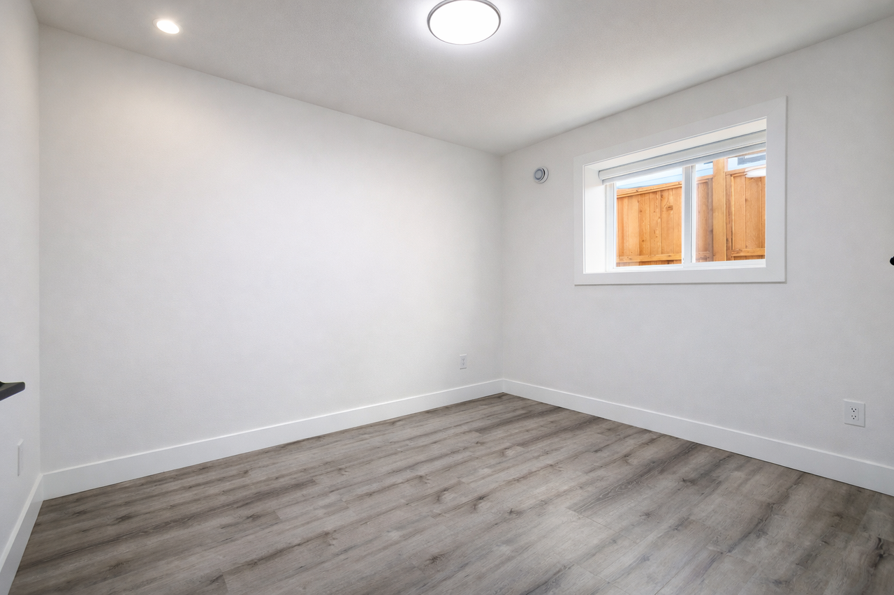 1675 167 St Bsmt #BS - Photo 6 of 12